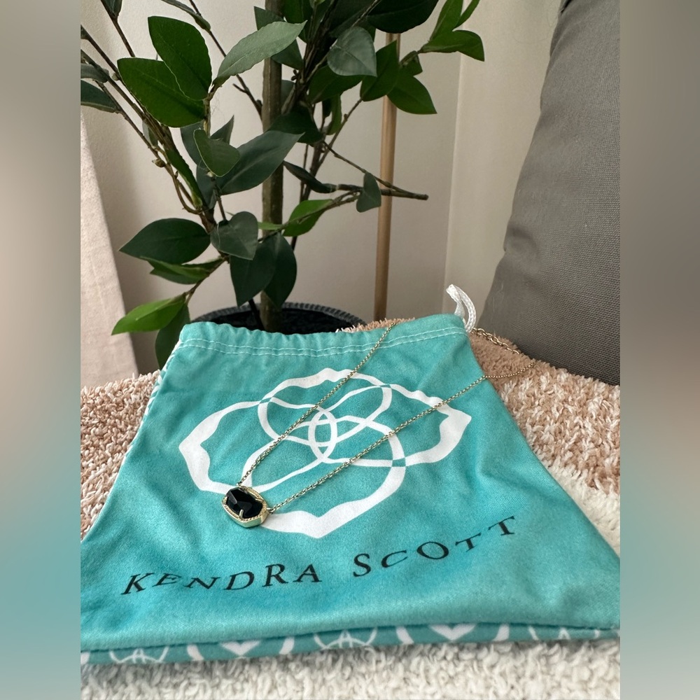 Kendra Scott Elisa Gold Pendant Necklace in Black Opaque Glass